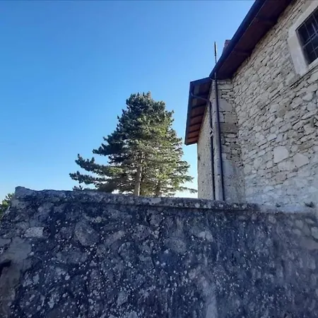 Il Castello Кастель-ди-Сангро